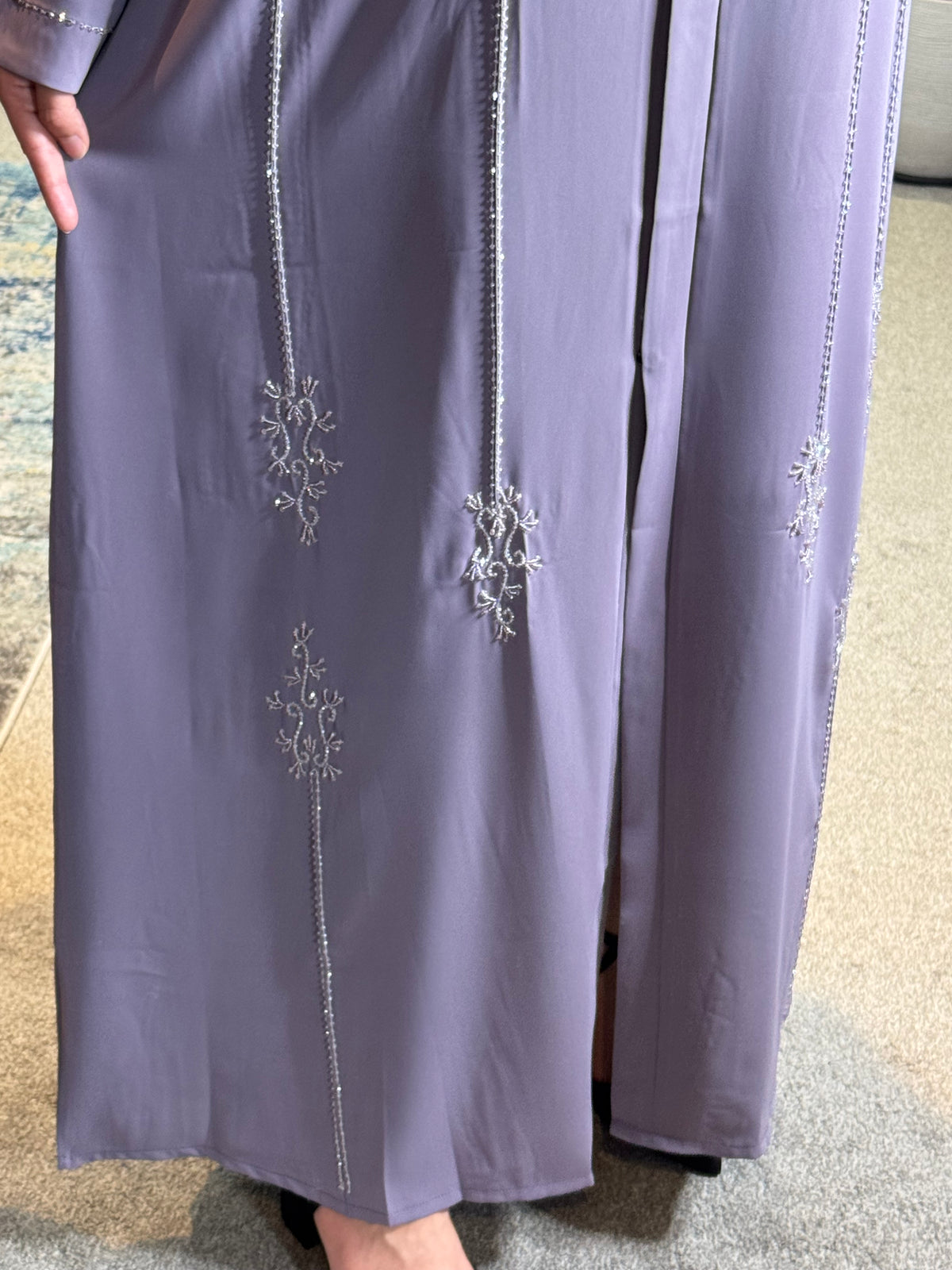 Silver Vine Embroidered Abaya Set — Dusty Lilac